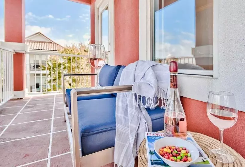 Coral By Avantstay Gorgeous Three Story Home W/ Two Balconies