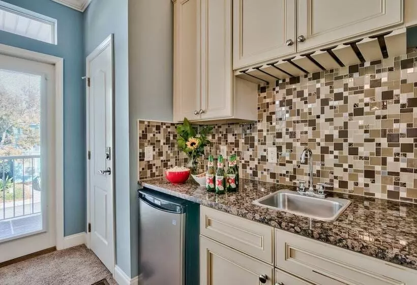 Coral By Avantstay Gorgeous Three Story Home W/ Two Balconies