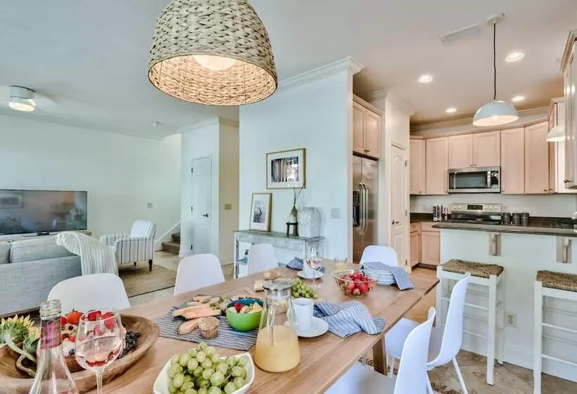 Coral By Avantstay Gorgeous Three Story Home W/ Two Balconies