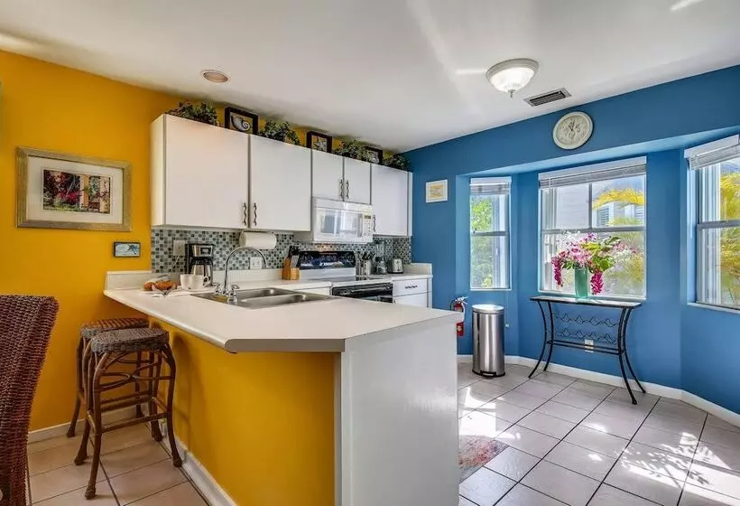 Duval Sea Turtle By Avantstay Great Location Close To Shops Shared Pool!