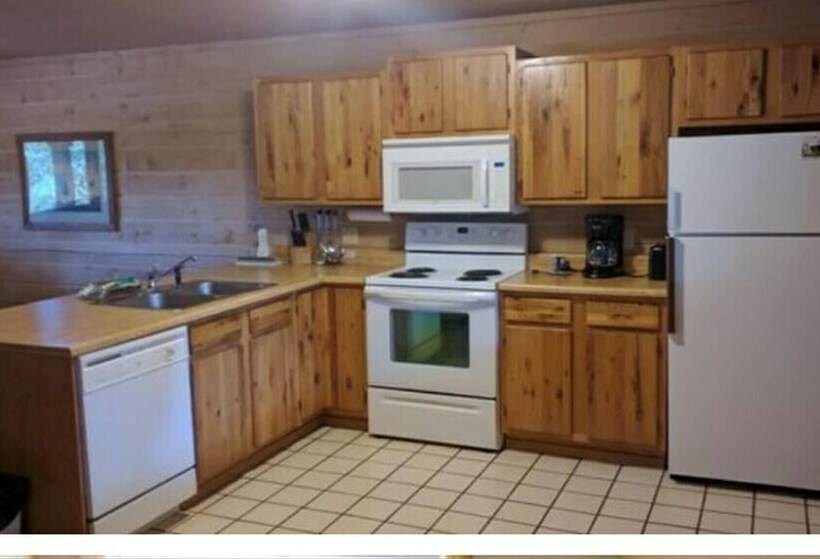 Entire Charming Cabin With Lake And Mountain View For 10 People