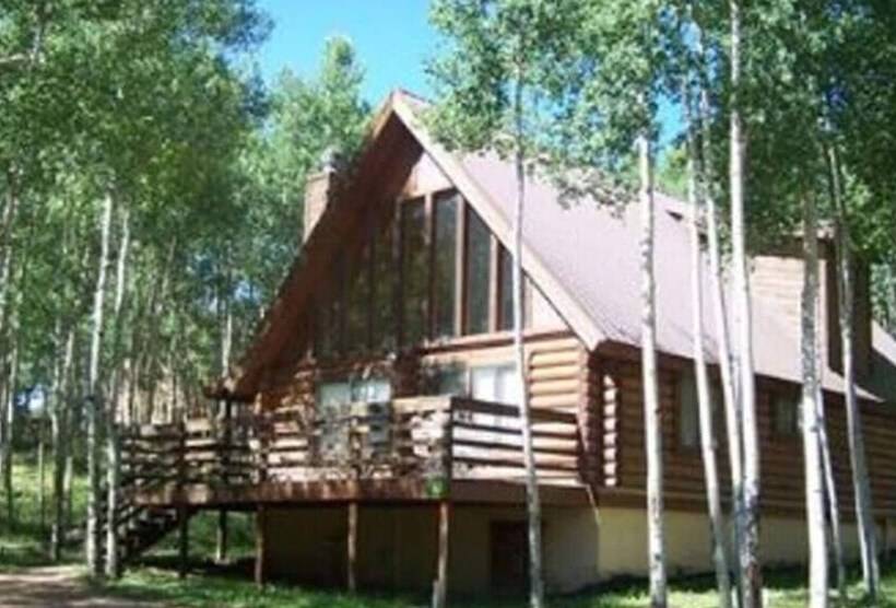 Entire Charming Cabin With Lake And Mountain View For 10 People