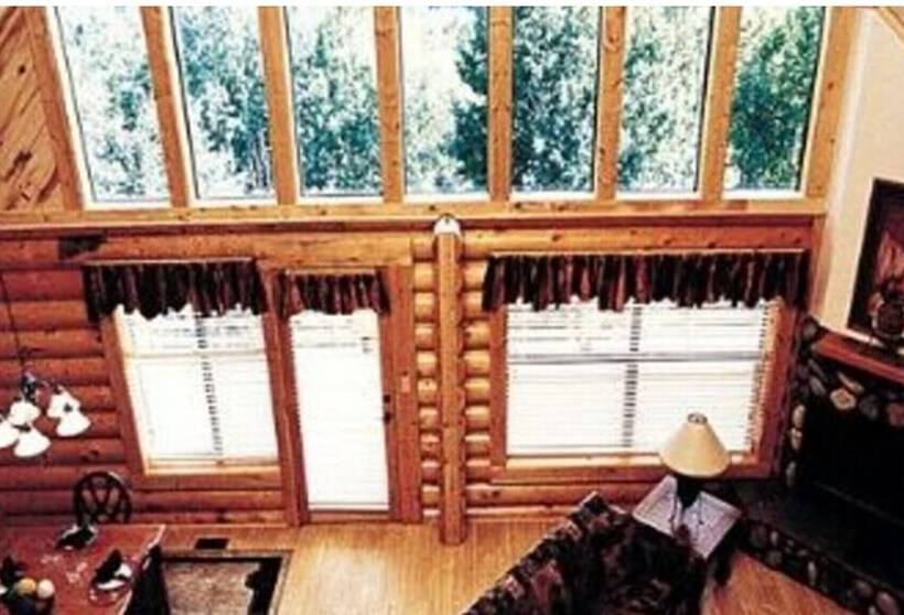 Entire Charming Cabin With Lake And Mountain View For 10 People