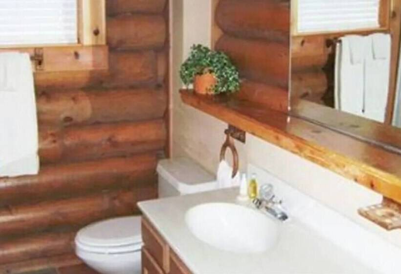 Entire Charming Cabin With Lake And Mountain View For 10 People