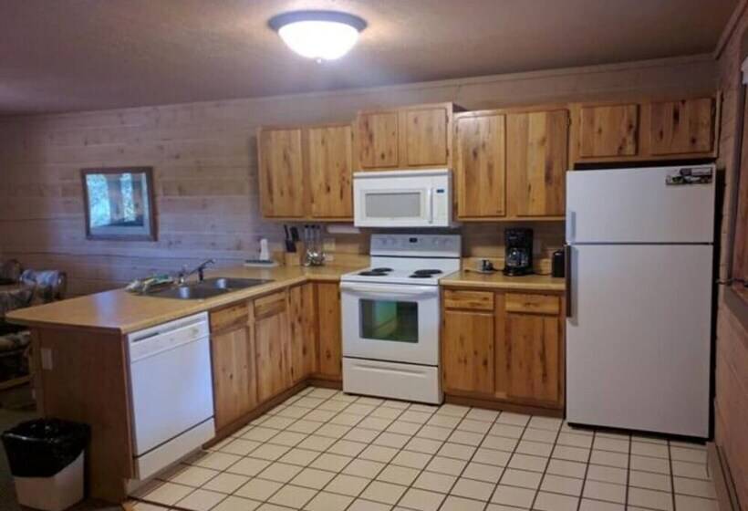 Entire Charming Cabin With Lake And Mountain View For 10 People