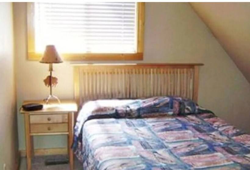 Entire Charming Cabin With Lake And Mountain View For 10 People