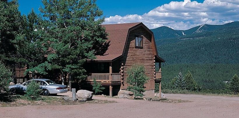 Entire Charming Cabin With Lake And Mountain View For 10 People