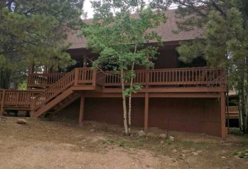 Entire Charming Cabin With Lake And Mountain View For 10 People