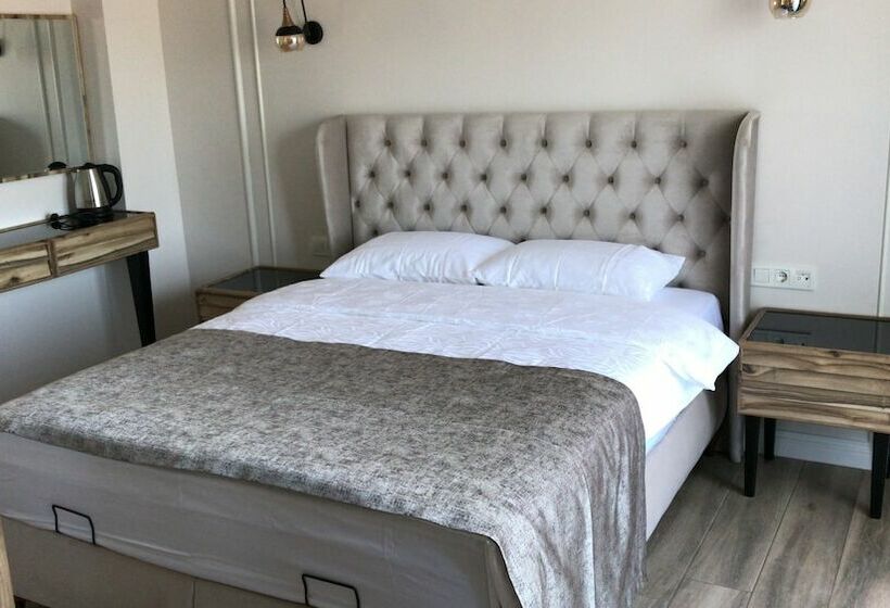 مسافرخانه Anti̇goni̇a Buti̇k Otel