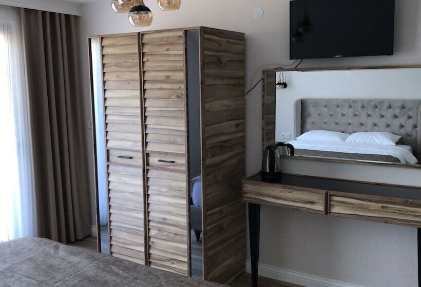 مسافرخانه Anti̇goni̇a Buti̇k Otel