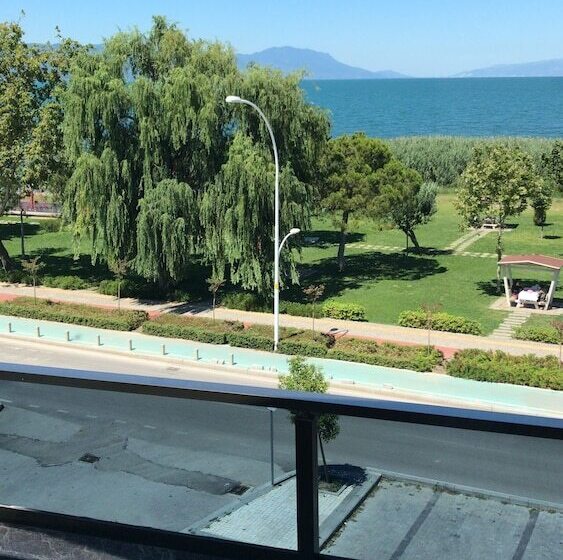 مسافرخانه Anti̇goni̇a Buti̇k Otel