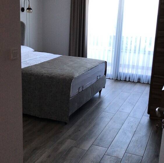 مسافرخانه Anti̇goni̇a Buti̇k Otel