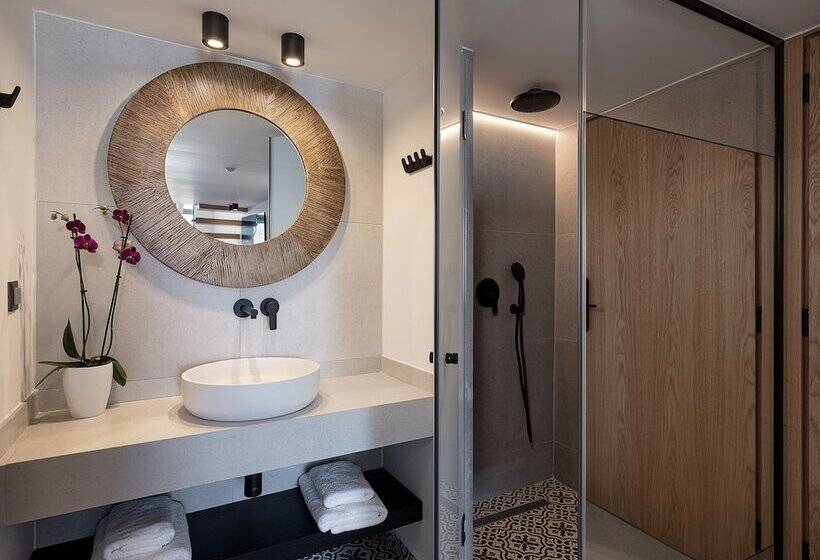 בית מלון כפרי Calla Luxury Seafront Suites