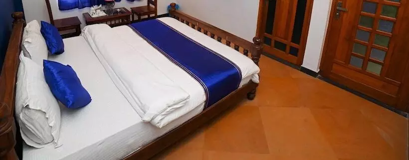 ホテル Surya Villas