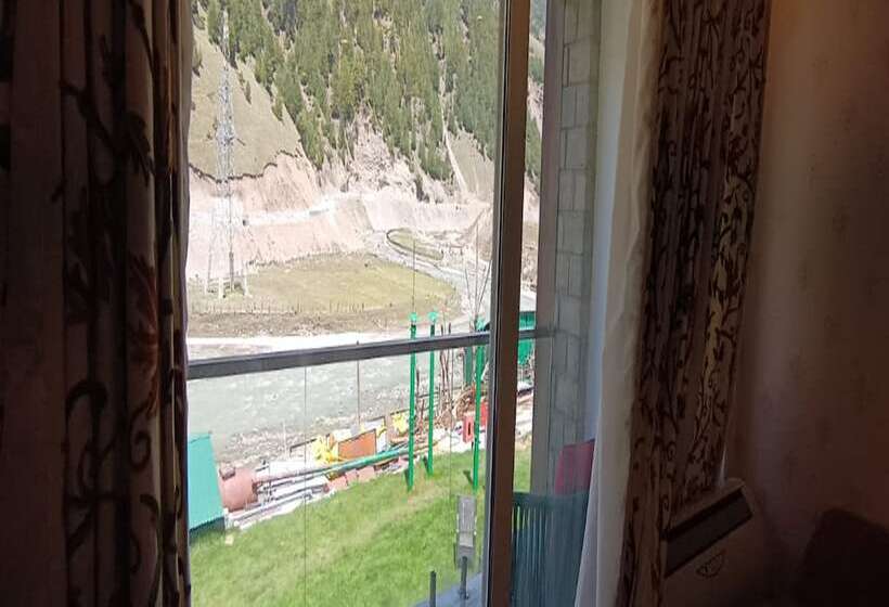 Hotel Snowland Sonmarg