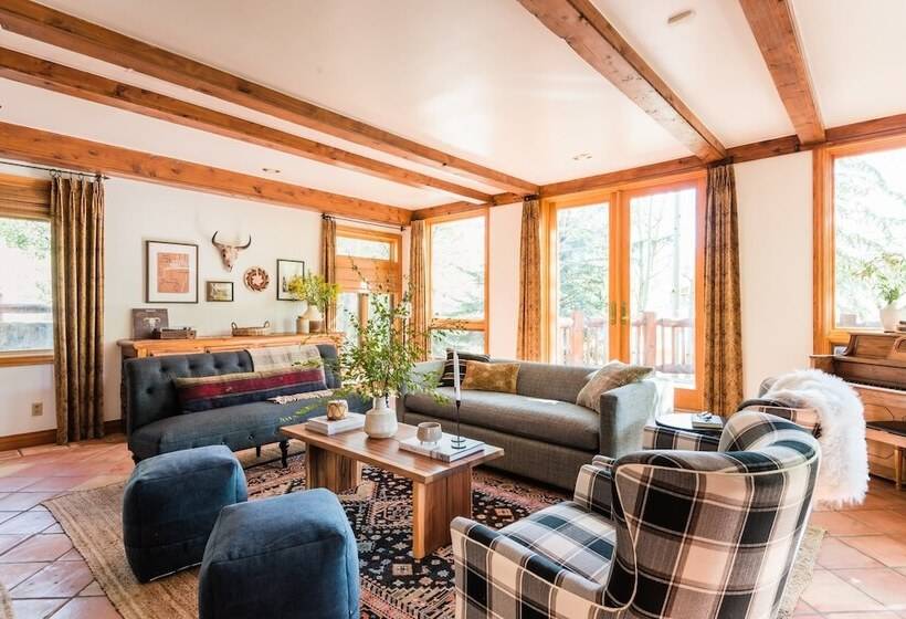 Nightstar By Avantstay Charming Rustic Cabin W/ Large Balcony & Sauna