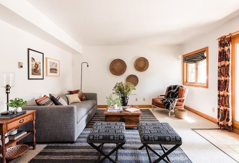 Nightstar By Avantstay Charming Rustic Cabin W/ Large Balcony & Sauna