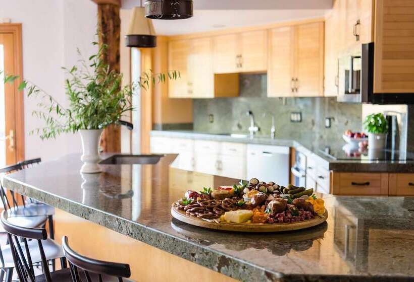 Nightstar By Avantstay Charming Rustic Cabin W/ Large Balcony & Sauna