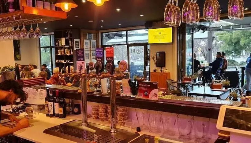 Qure Restaurant & Apartments