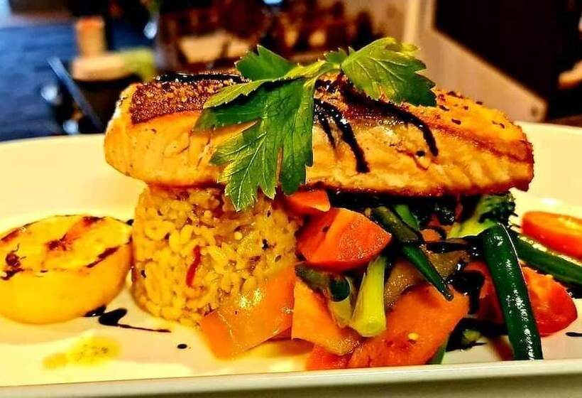 Qure Restaurant & Apartments