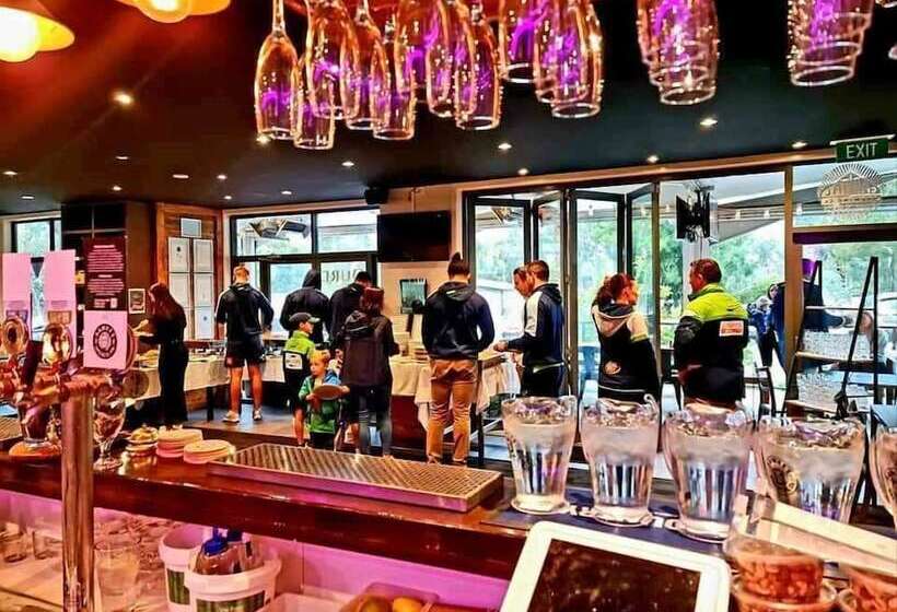 Qure Restaurant & Apartments