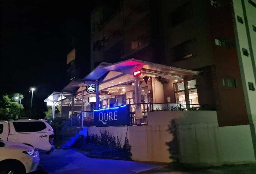 Qure Restaurant & Apartments