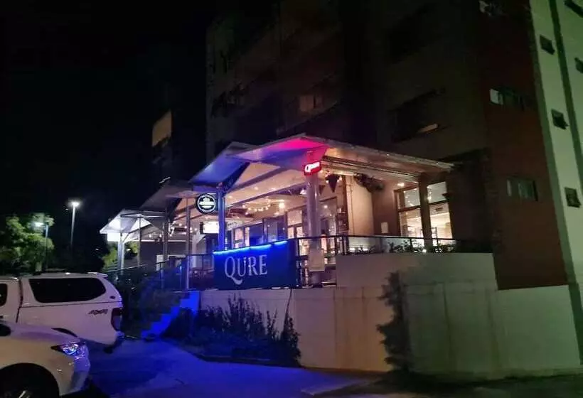 Qure Restaurant & Apartments