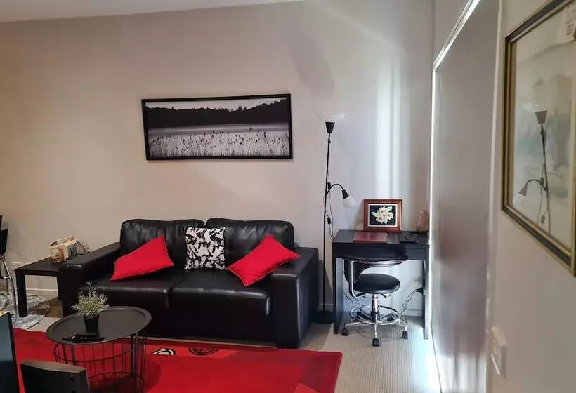 Qure Restaurant & Apartments