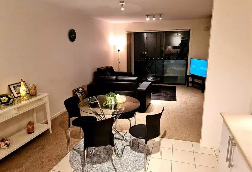 Qure Restaurant & Apartments