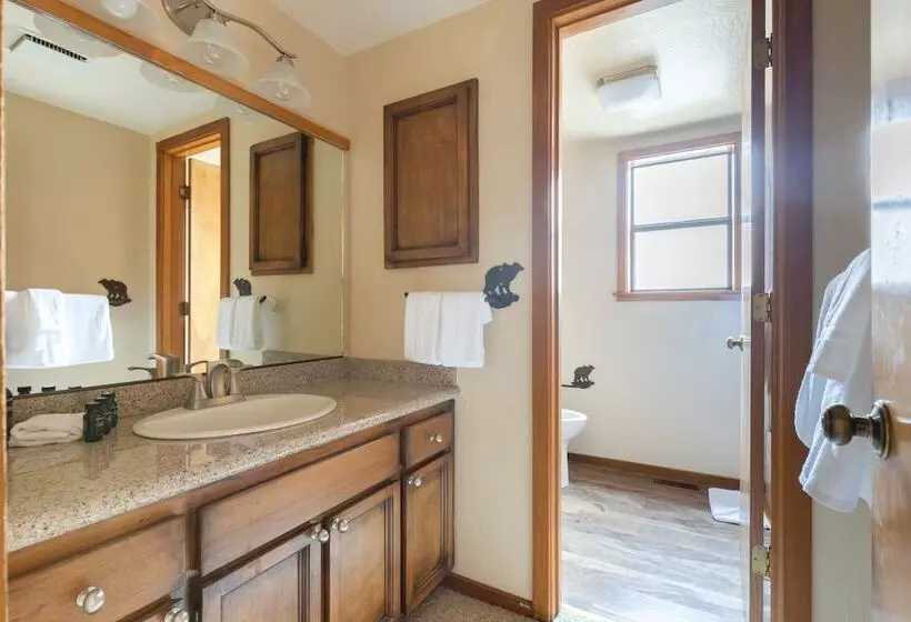 Redwood By Avantstay Secluded Cabin W/ Views & Spa 5mins To Northstar!