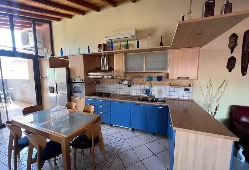 レジデンス Apartment With Terrace Close To Catania, Sicily