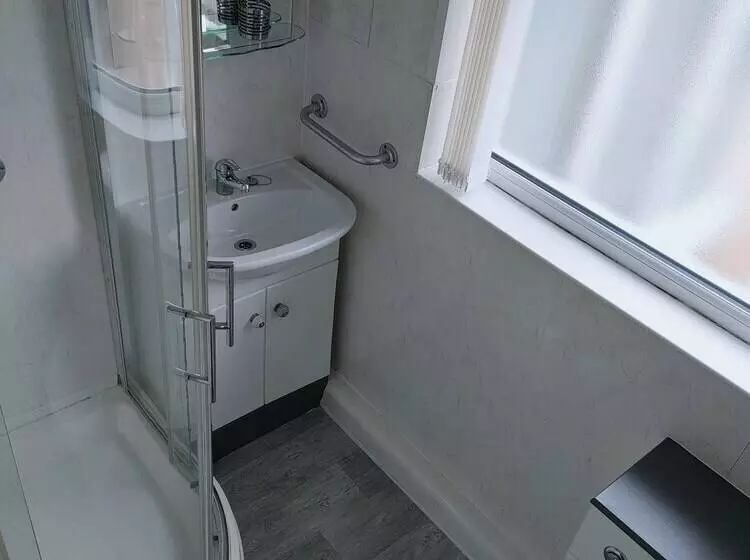 Residenssi Charming 2 Bed House In Fleetwood, England