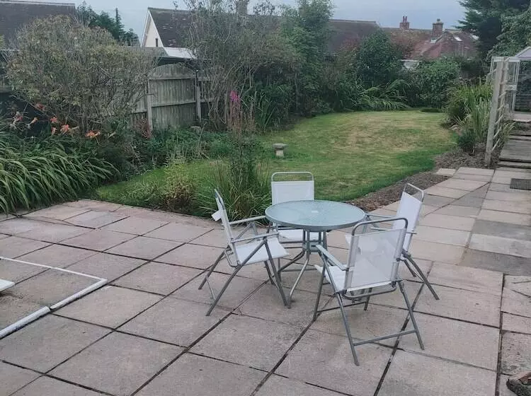 Residenssi Charming 2 Bed House In Fleetwood, England