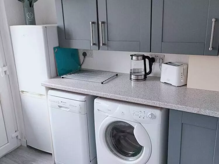 Residenssi Charming 2 Bed House In Fleetwood, England