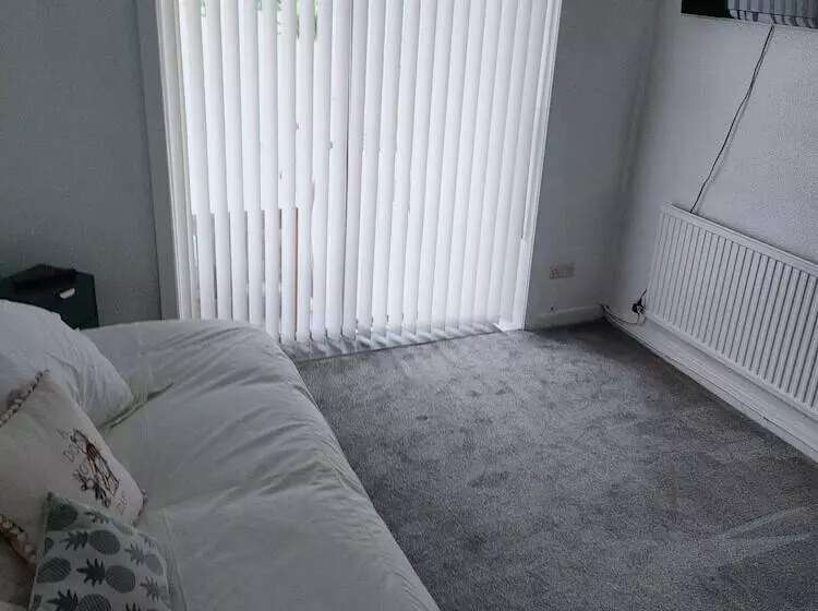 Residenssi Charming 2 Bed House In Fleetwood, England
