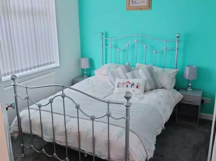 Residenssi Charming 2 Bed House In Fleetwood, England