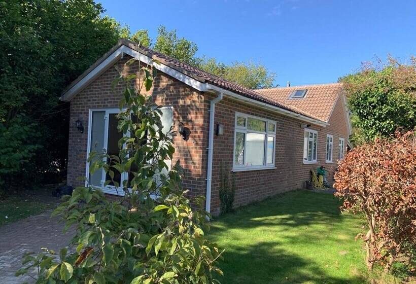 Rezydencja Immaculate 2 Bed House In High Wycombe Hp14