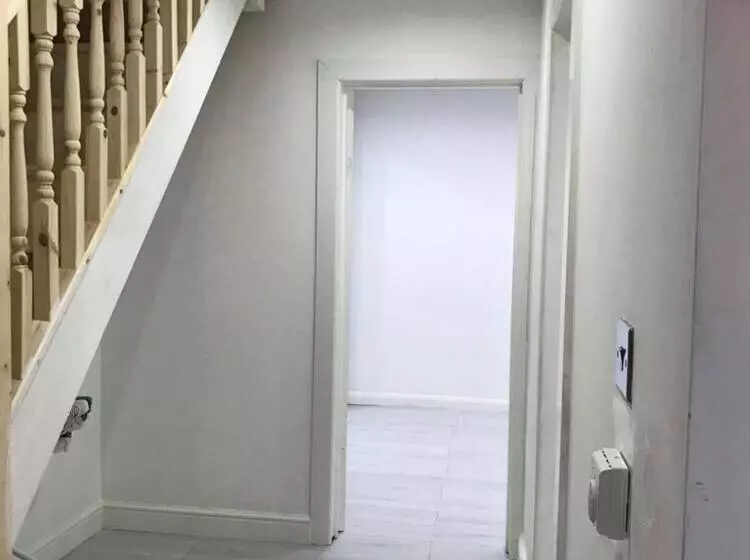 Residenssi Immaculate 2 Bed House In High Wycombe Hp14