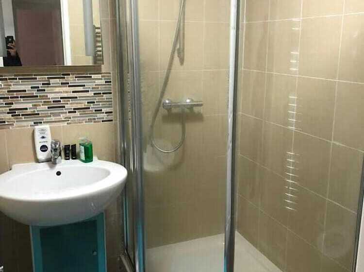 Rezydencja Immaculate 2 Bed House In High Wycombe Hp14