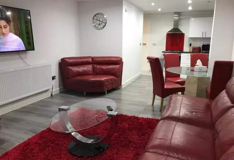 Residenssi Immaculate 2 Bed House In High Wycombe Hp14