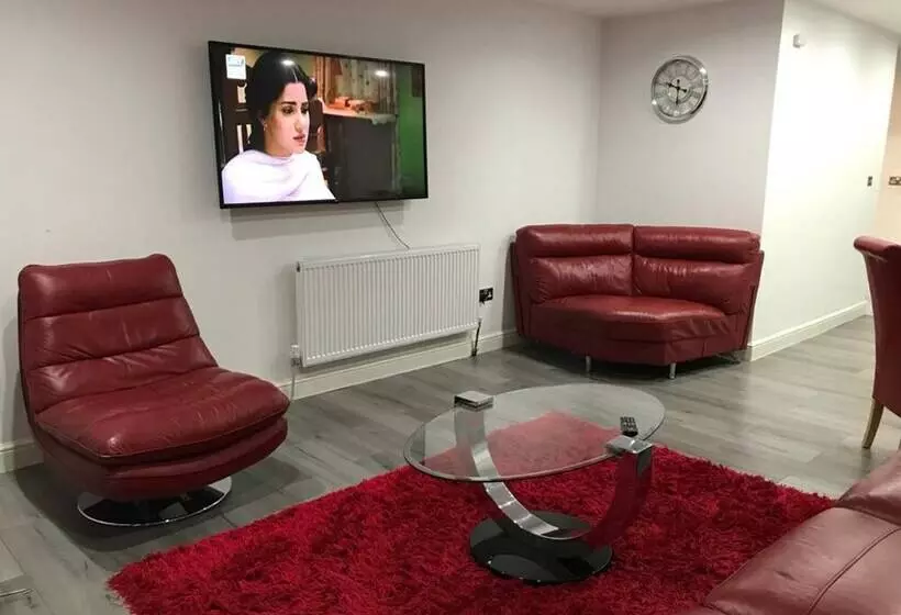 Residenssi Immaculate 2 Bed House In High Wycombe Hp14