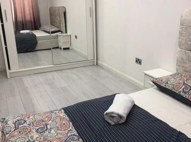 Residenssi Immaculate 2 Bed House In High Wycombe Hp14