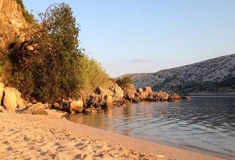 Residenssi Luxurious Seafront Villa In Rab