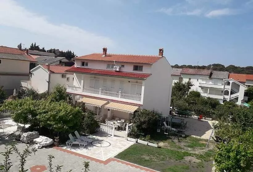 Residenssi Luxurious Seafront Villa In Rab