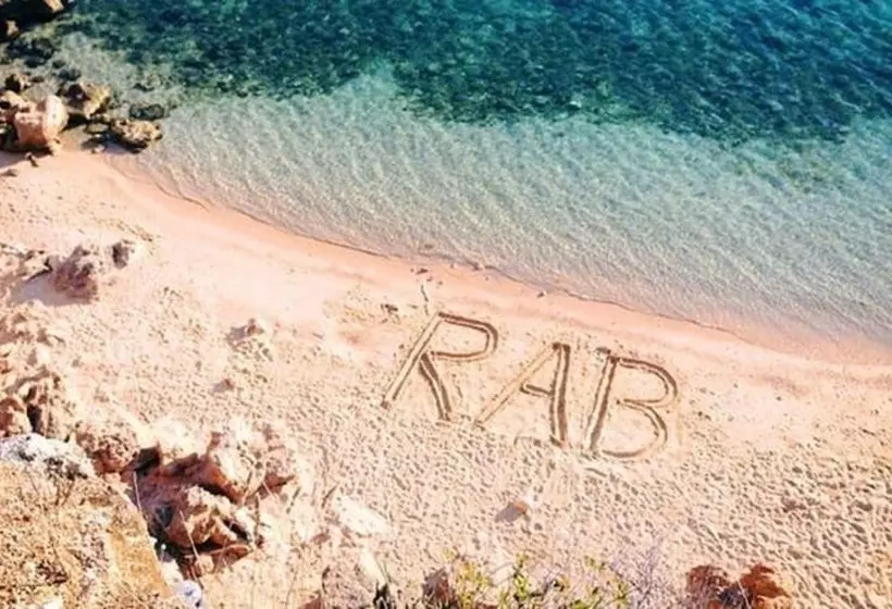 Residenssi Luxurious Seafront Villa In Rab