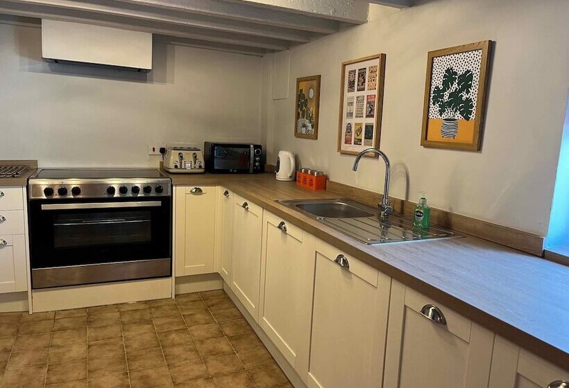 منتجع The North Wales Gathering   Hot Tub Sleeps Up To 16