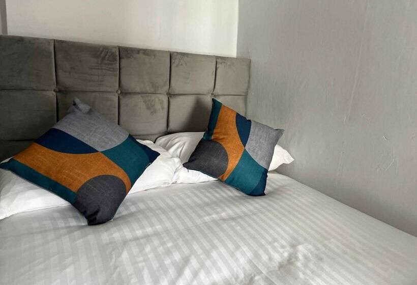 منتجع The North Wales Gathering   Hot Tub Sleeps Up To 16