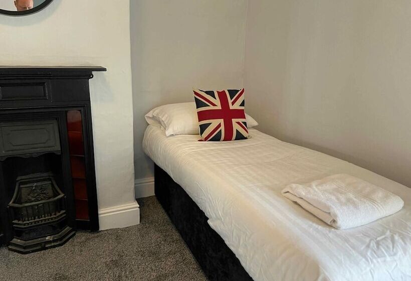 منتجع The North Wales Gathering   Hot Tub Sleeps Up To 16