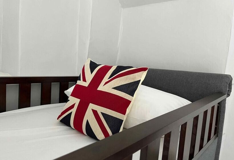 منتجع The North Wales Gathering   Hot Tub Sleeps Up To 16