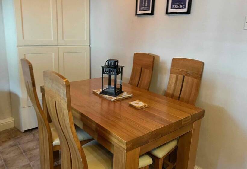 منتجع The North Wales Gathering   Hot Tub Sleeps Up To 16